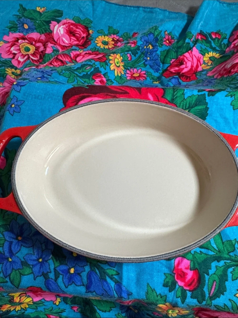 Le Creuset Red Oval 8” Enamel cooking oval baker-server
